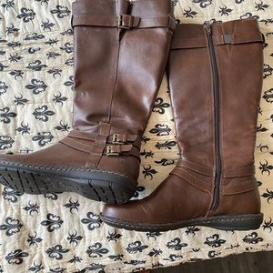 BOC knee high brown boots in great condition